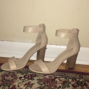 NUDE HEELS SIZE 8 STRAPPY